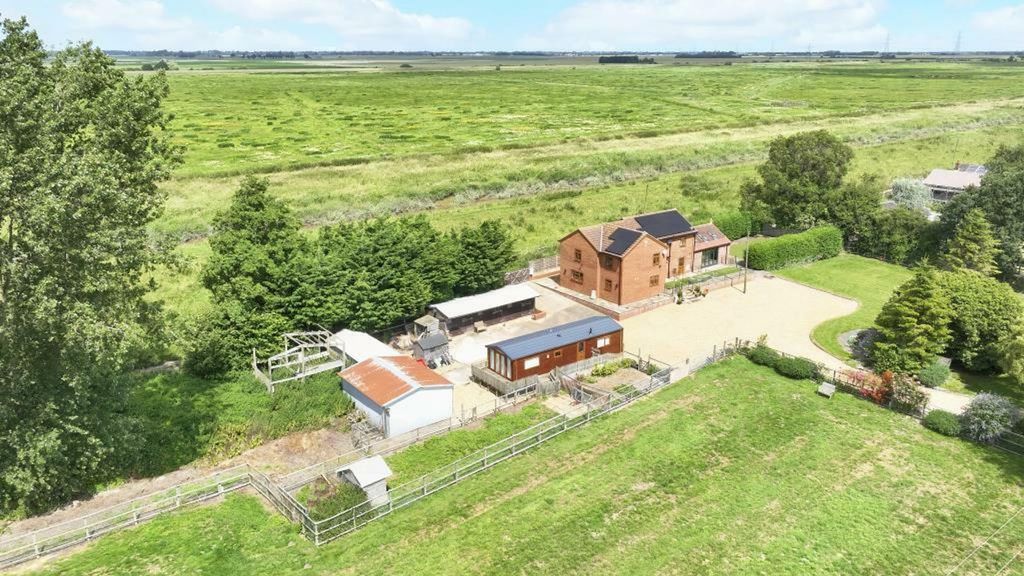 Property photo 1 of 30