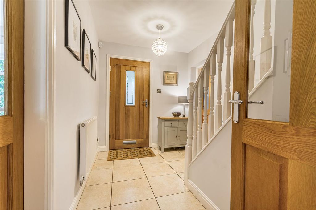 Property photo 2 of 32 Entrance Porch/Hall