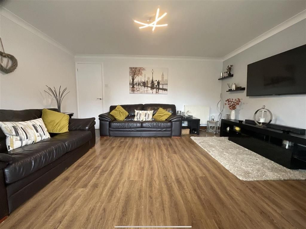 Property photo 1 of 16 Lounge