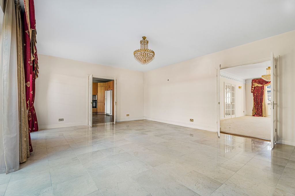 Additional image 4 of 5 bed detached house for saleMymms Drive, Brookmans Park AL9