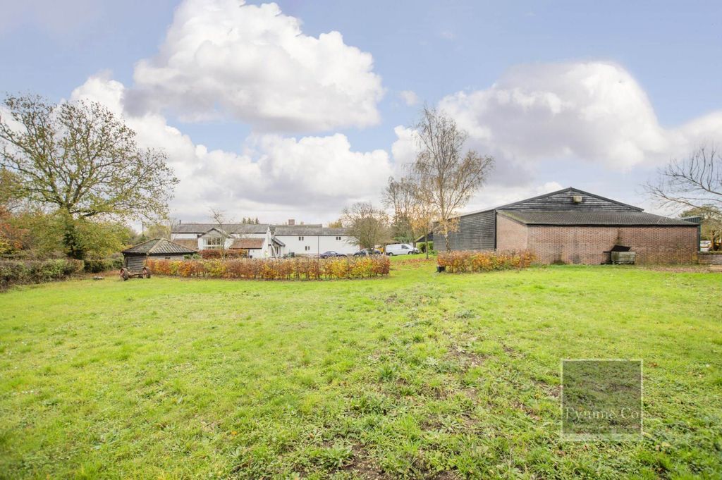 Property photo 2 of 33