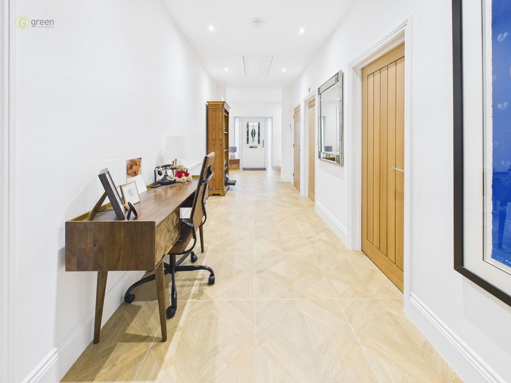 Property photo 3 of 33 Cam04425G0Pr0329Still011