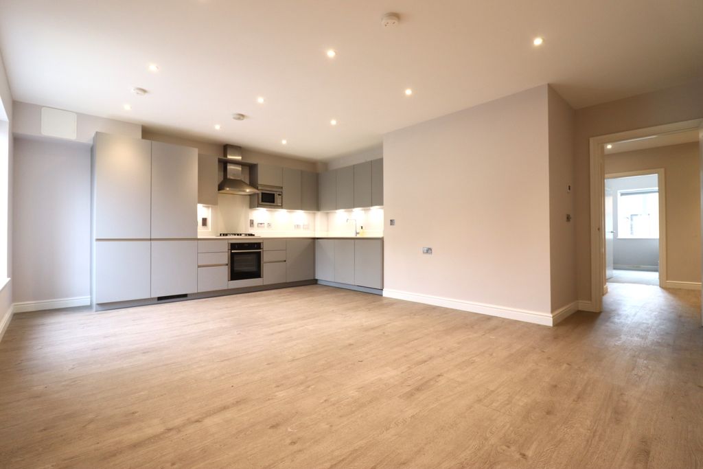 Property photo 2 of 8 3 72 Ravenscar Living Room