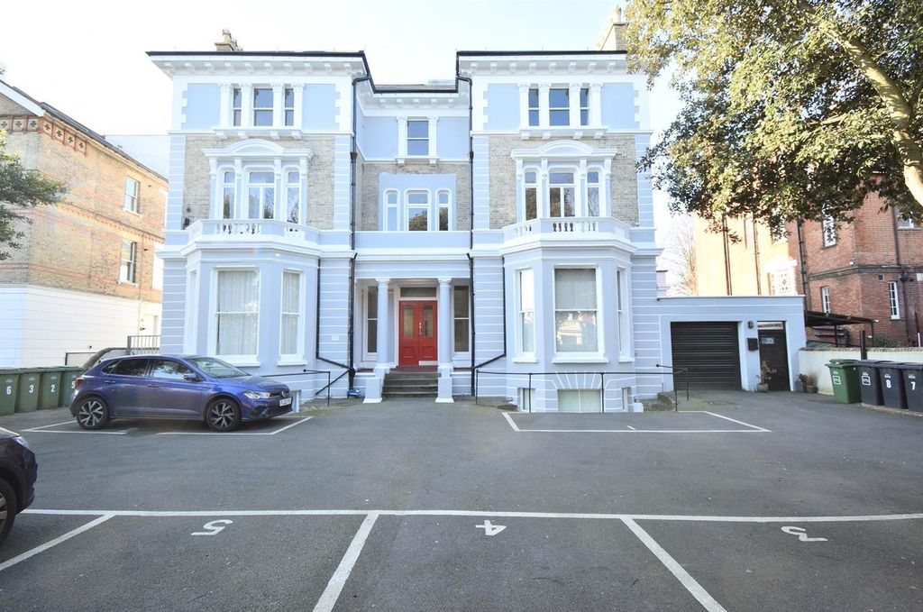 Property photo 1 of 14 Character Building