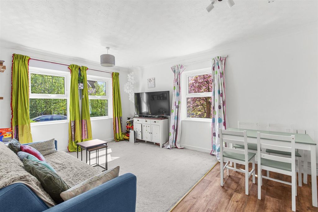 Property photo 2 of 9 Blenheim Court, Malmers Well Rd-4.Jpg