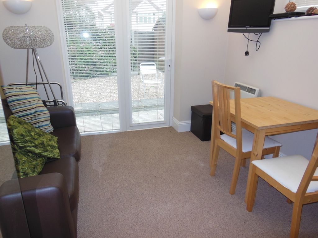 Property photo 2 of 6 Conservatory