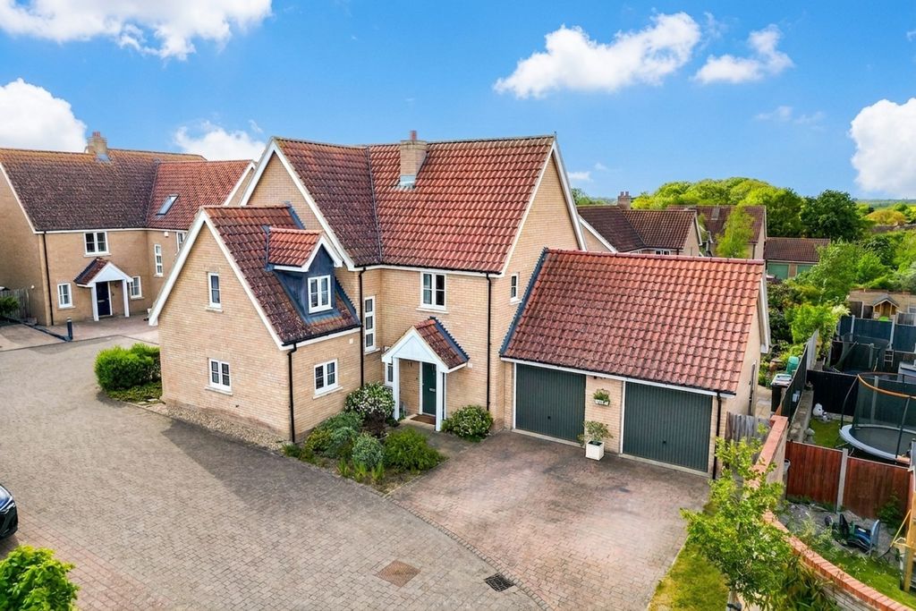 Property photo 1 of 32