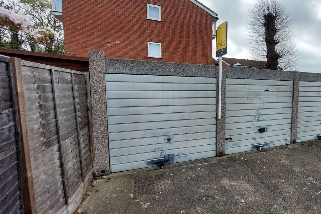 Property photo 1 of 5 Garage 21, Upper Park Road, Belvedere, Kent, Da17 6Ha