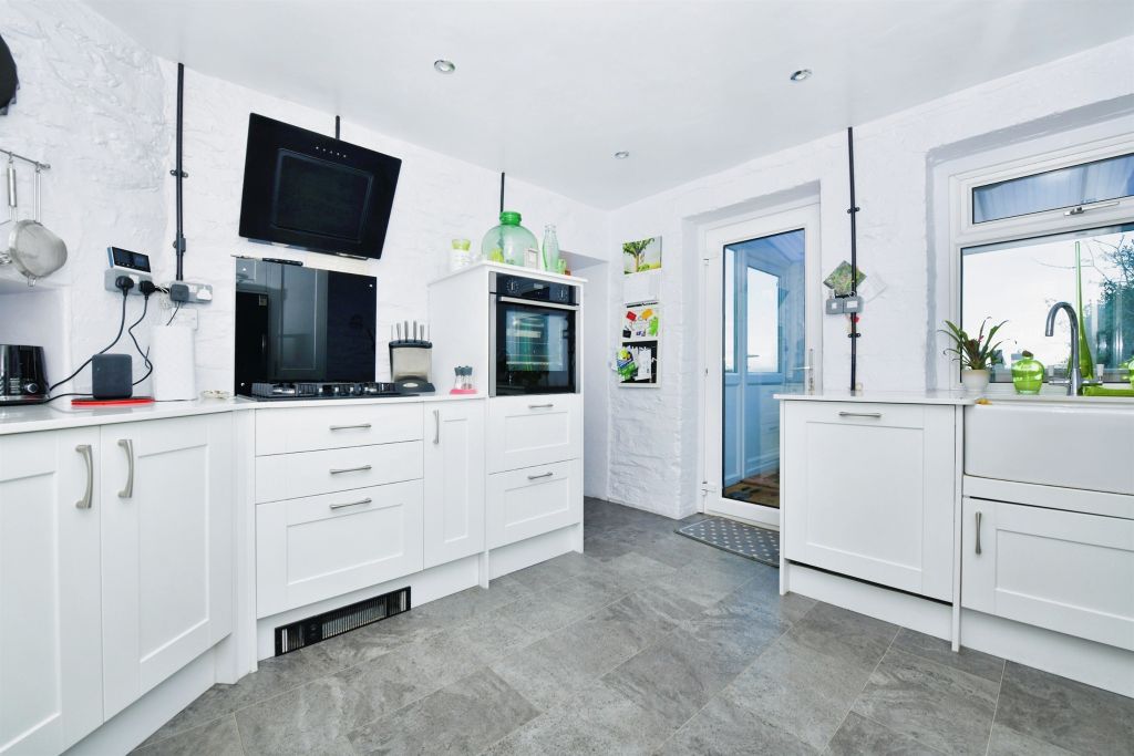 Property photo 2 of 27