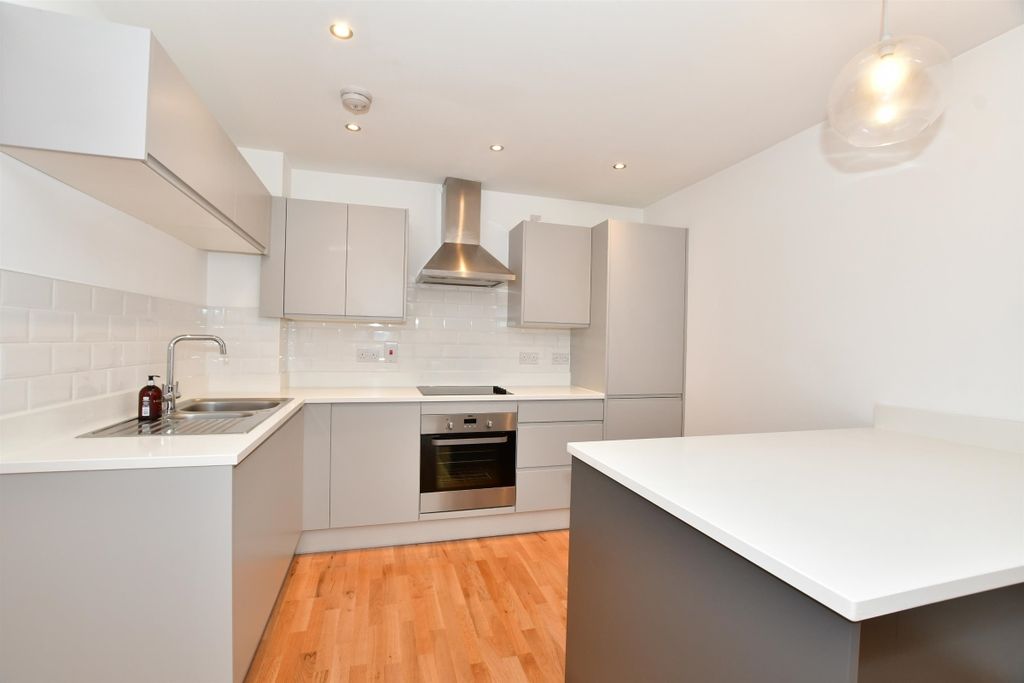 Property photo 2 of 7 Kitchen