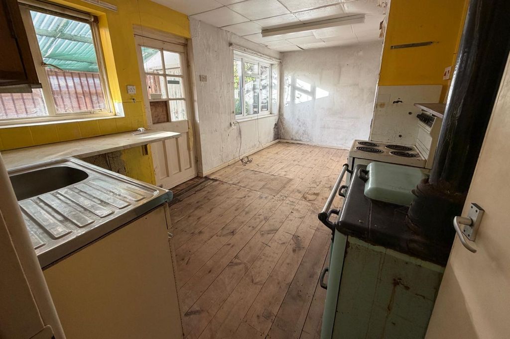 Property photo 2 of 17 St Kilda, Ableton Lane, Severn Beach, Bristol Bs35 4Pp