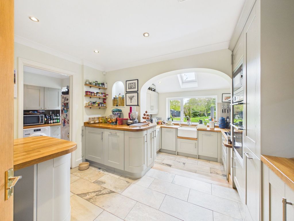 Property photo 2 of 28