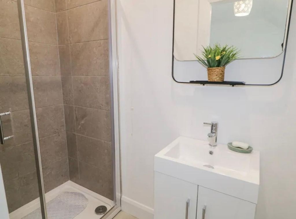 Property photo 3 of 21 8d286895-16B5-471E-8d7c-d88E96Cceafc.Jpg