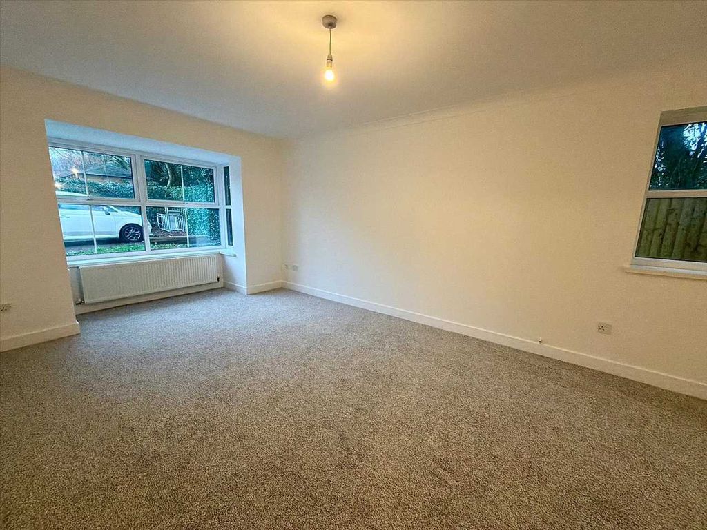 Property photo 3 of 30 Lounge