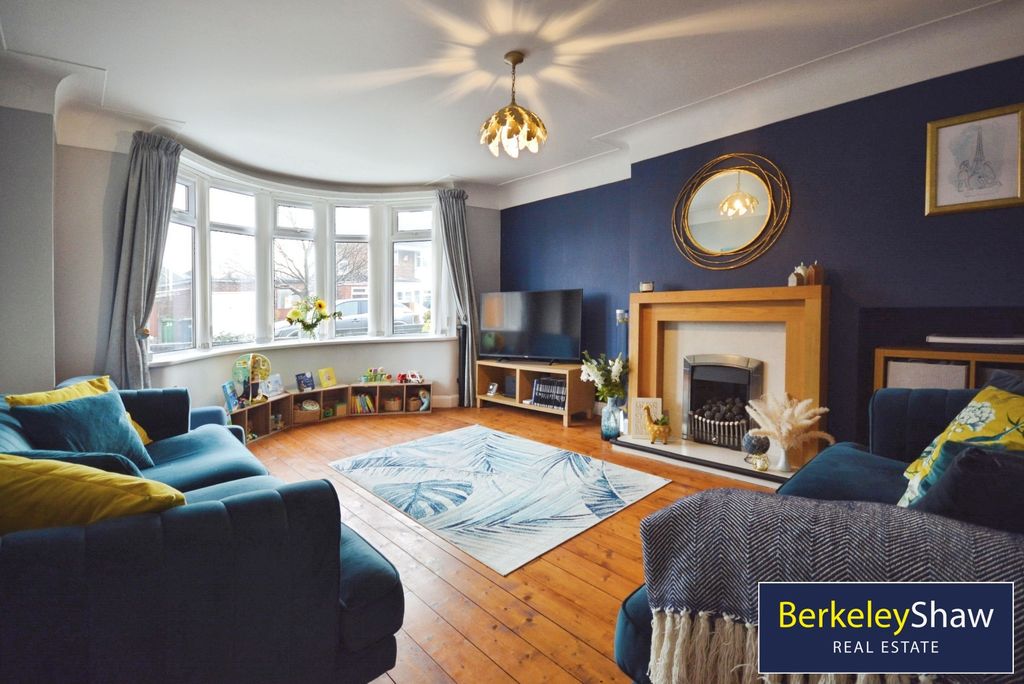 Property photo 2 of 27 Living Room