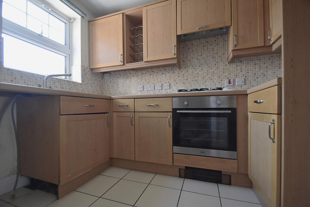 Property photo 3 of 10 Kitchen