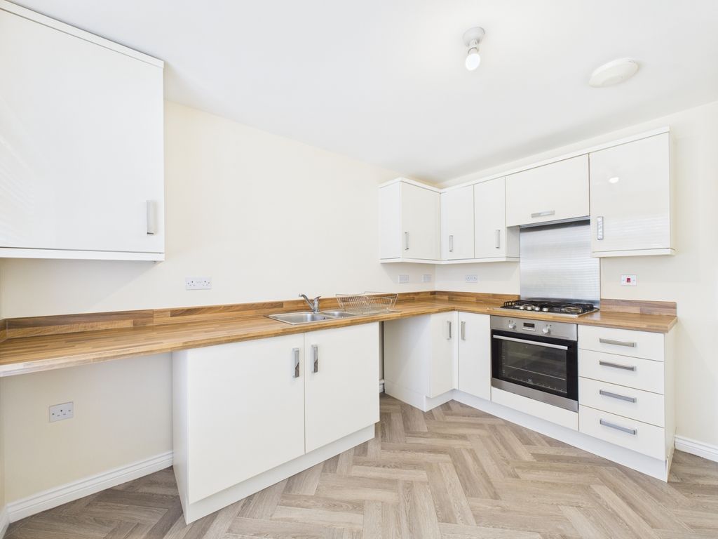 Property photo 2 of 8 Kitchen
