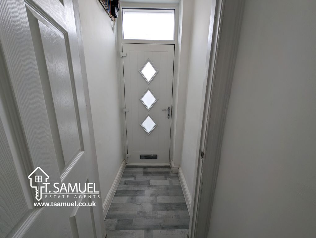 Property photo 2 of 36 Entrance Porch