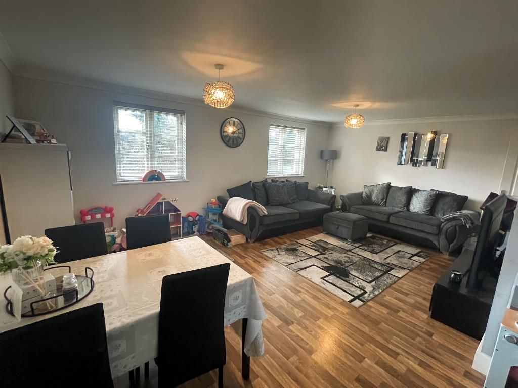 Property photo 2 of 9 Dining Area/Living Area