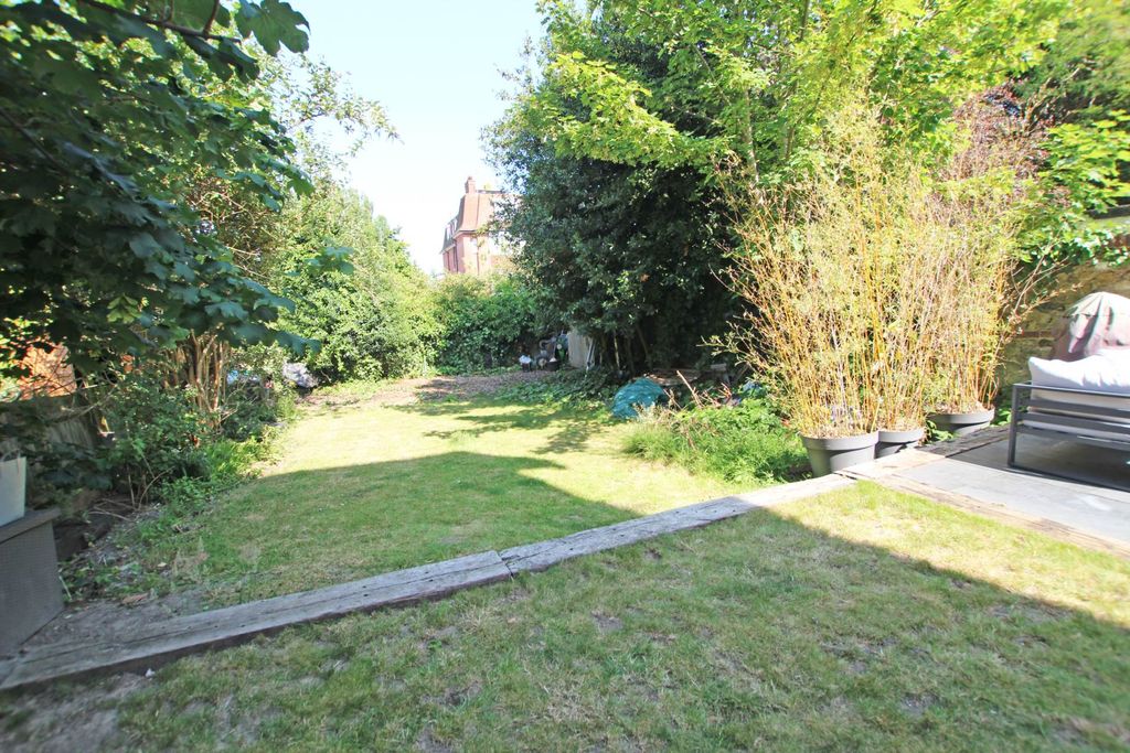 Property photo 2 of 20
