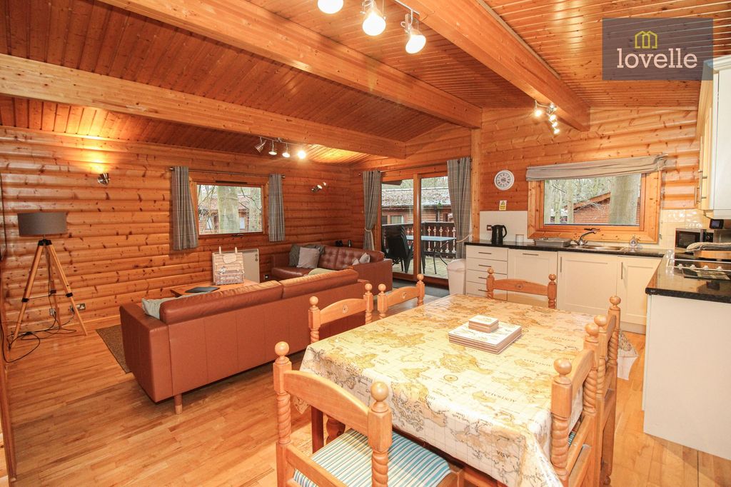 Property photo 3 of 12