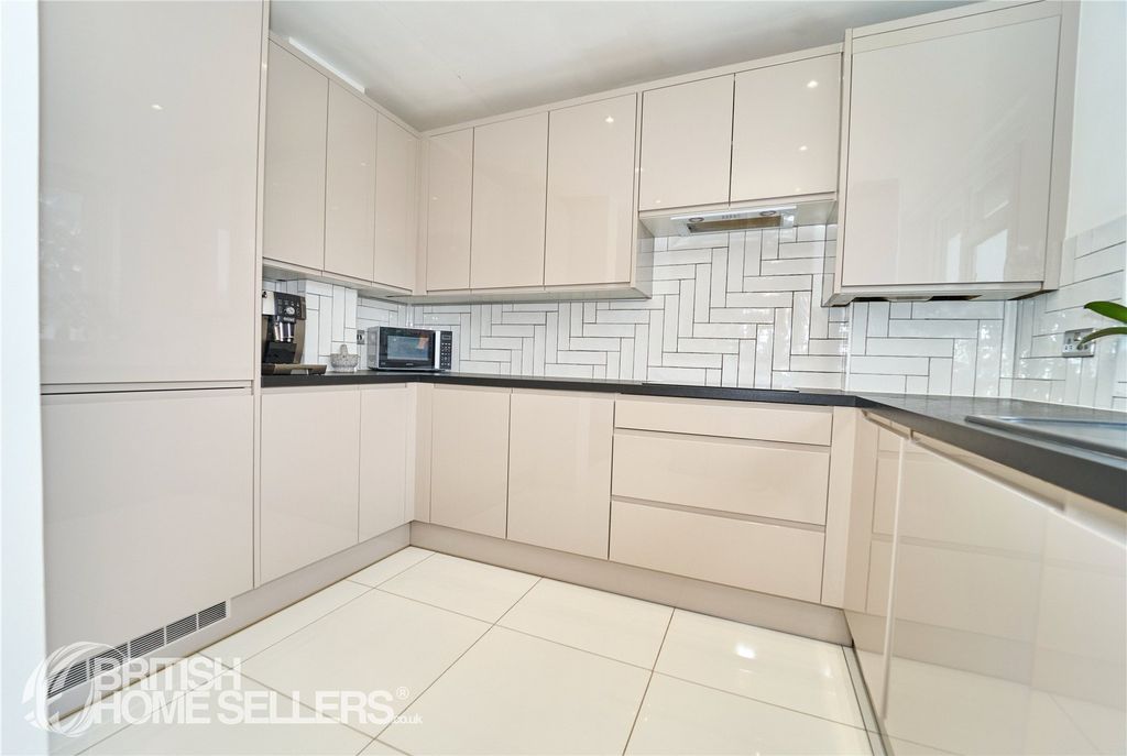 Property photo 3 of 20 Picture No. 11