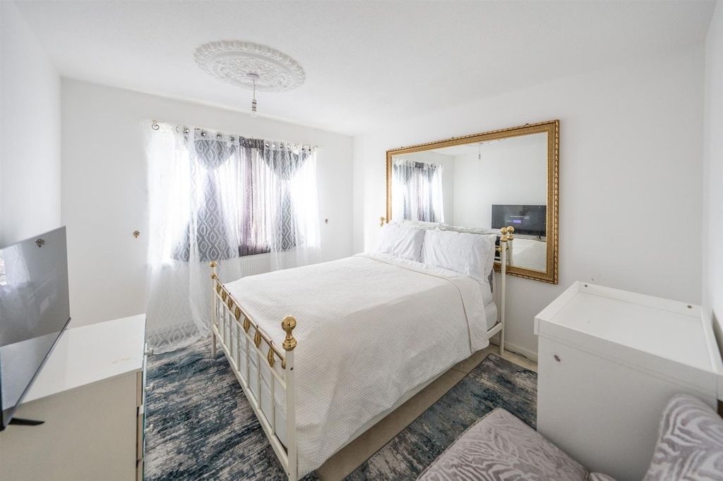 Property photo 3 of 4 Bedroom