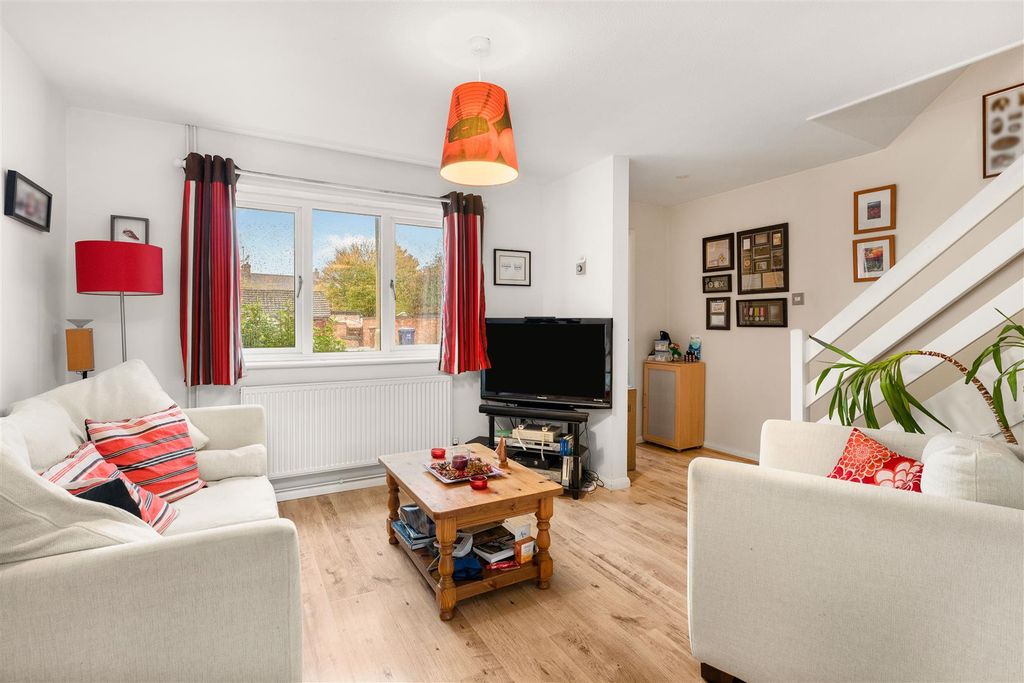 Property photo 2 of 12 124 West Street, Banbury-6.Jpg