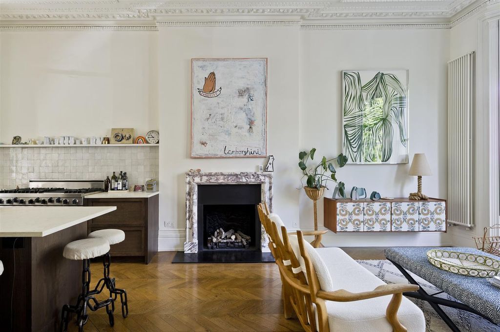 Property photo 2 of 32 83 Oxford Gdns-1061.Jpg