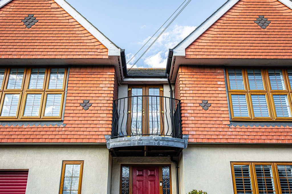 Property photo 2 of 50