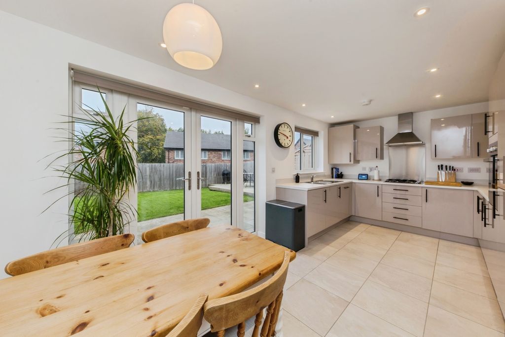 Property photo 3 of 16 Photo