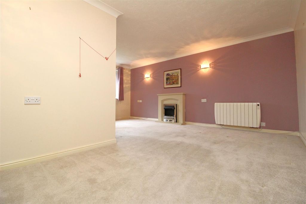 Property photo 3 of 12 Living/Dining Room