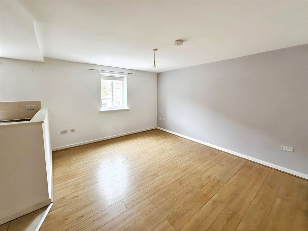 Property photo 3 of 8 Picture No. 06