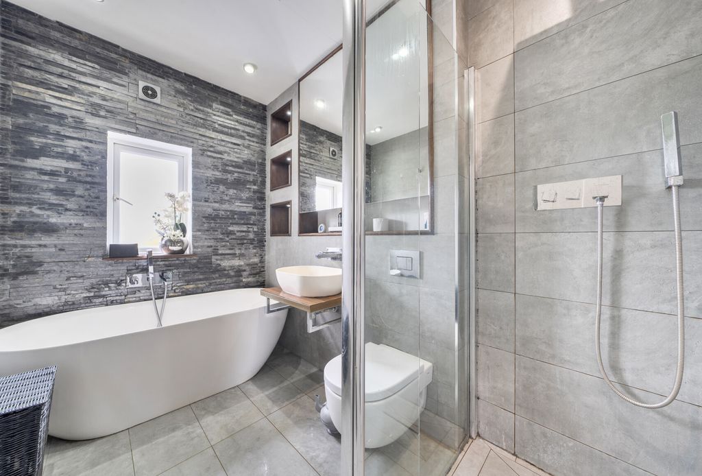 Property photo 3 of 18 1472525-20-6A26E4...