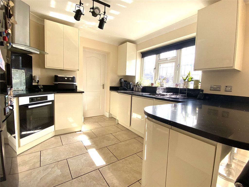 Property photo 3 of 23 Picture No. 06