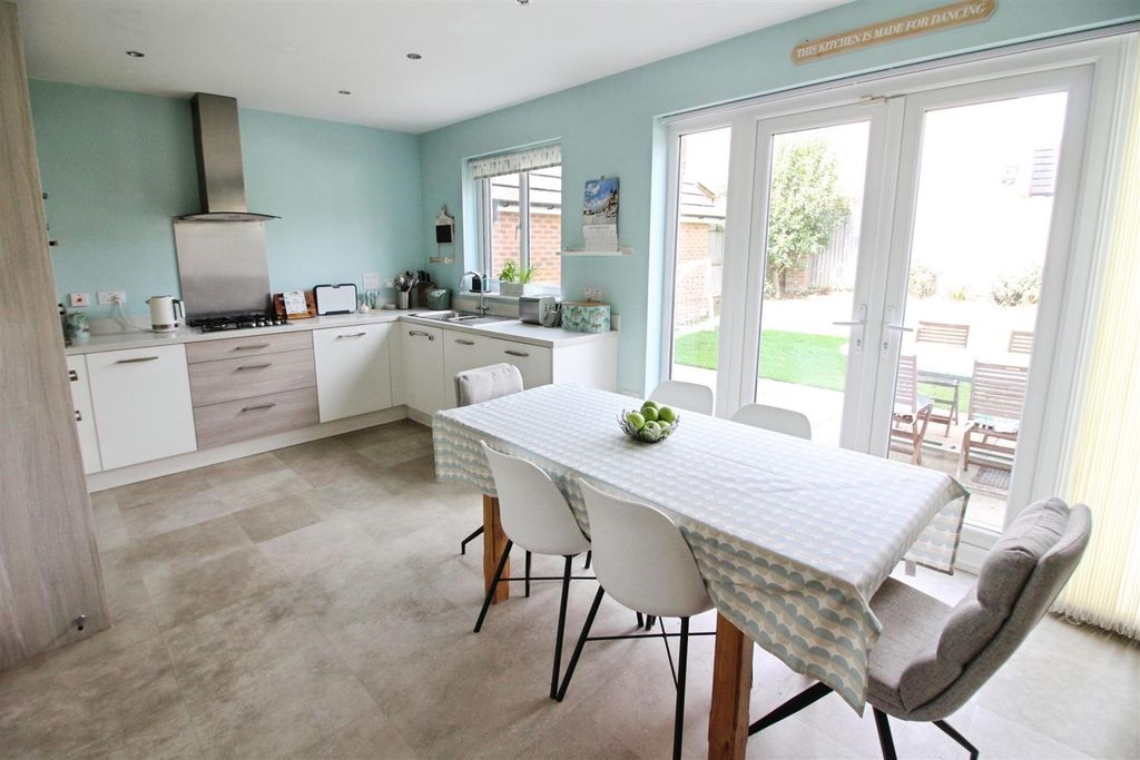 Property photo 3 of 23 Dining Kitchen