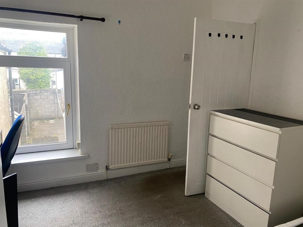 Property photo 3 of 6 Bed 2..Jpg