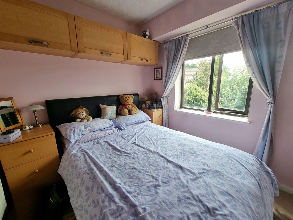 Property photo 2 of 9 Master Bedroom