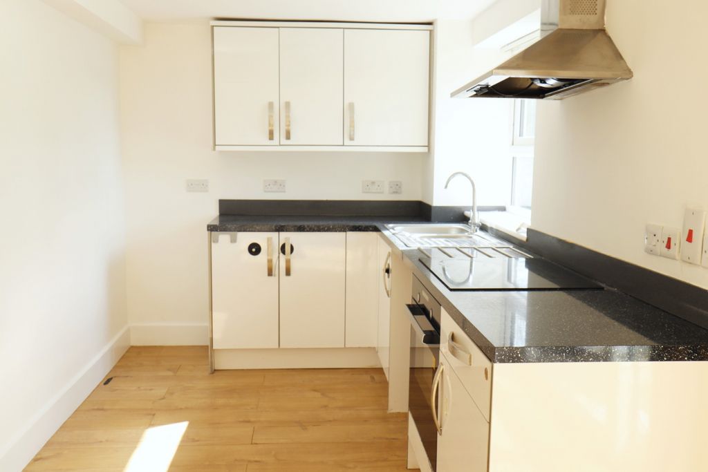 Property photo 3 of 8 Gallery