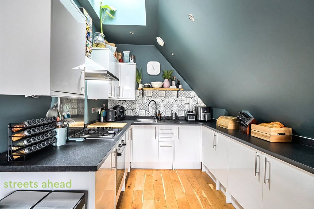 Property photo 3 of 17 82Fc3B5d-996B-464...