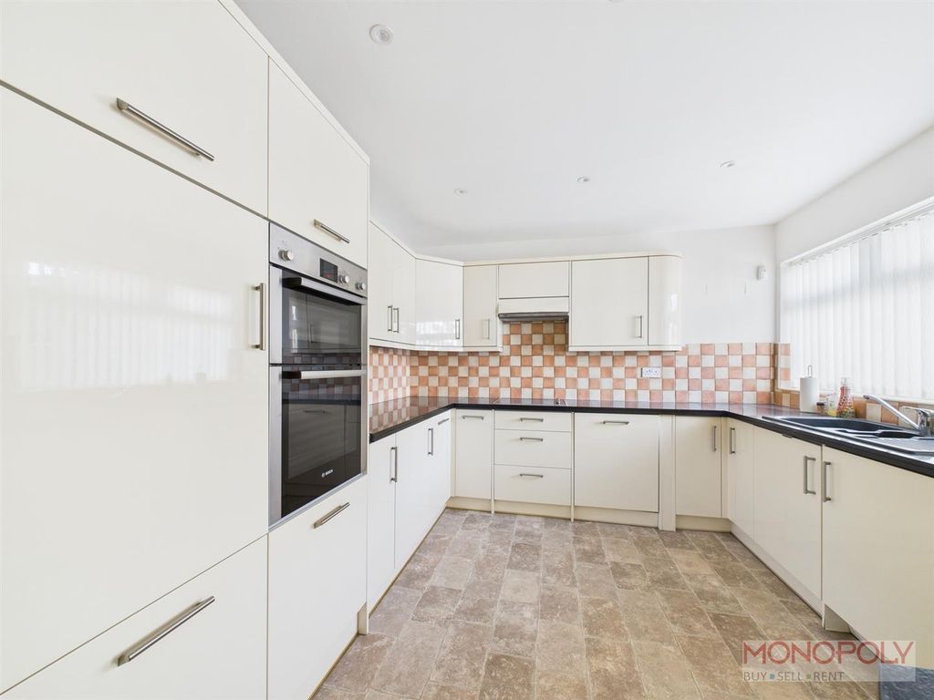 Property photo 2 of 14 Kitchen