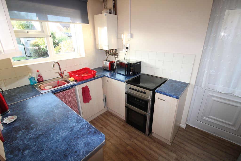 Property photo 2 of 8 Kitchen