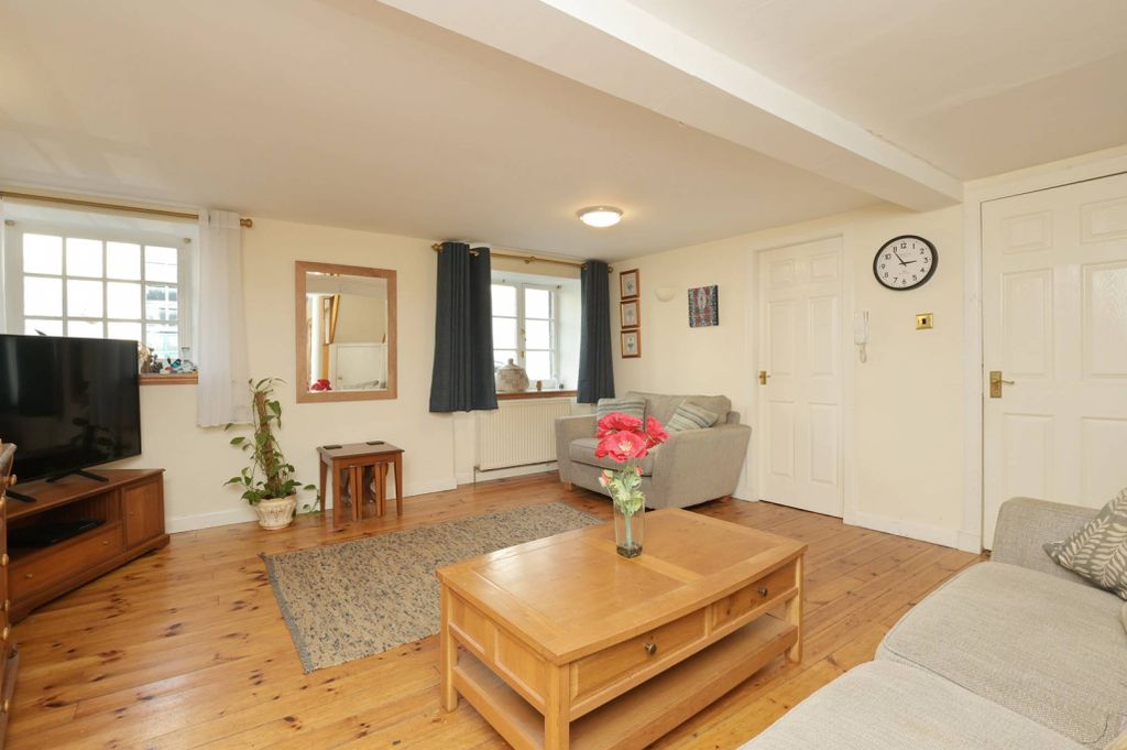 Property photo 3 of 24