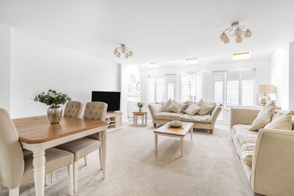 Property photo 3 of 20