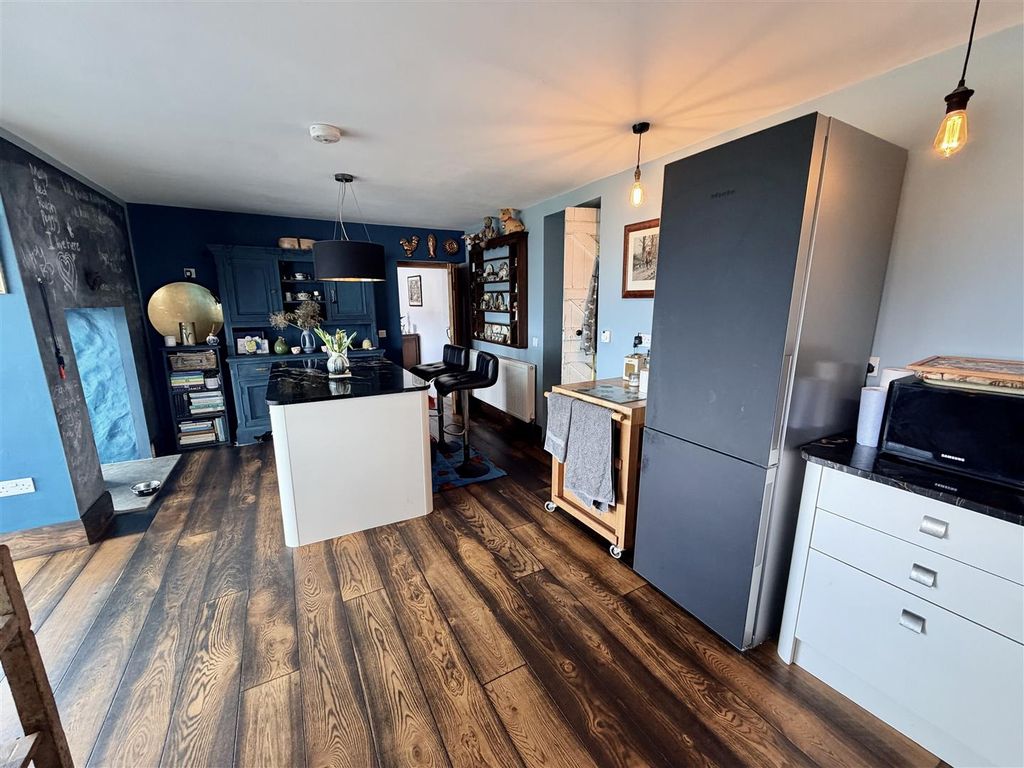 Property photo 3 of 36 Kitchen