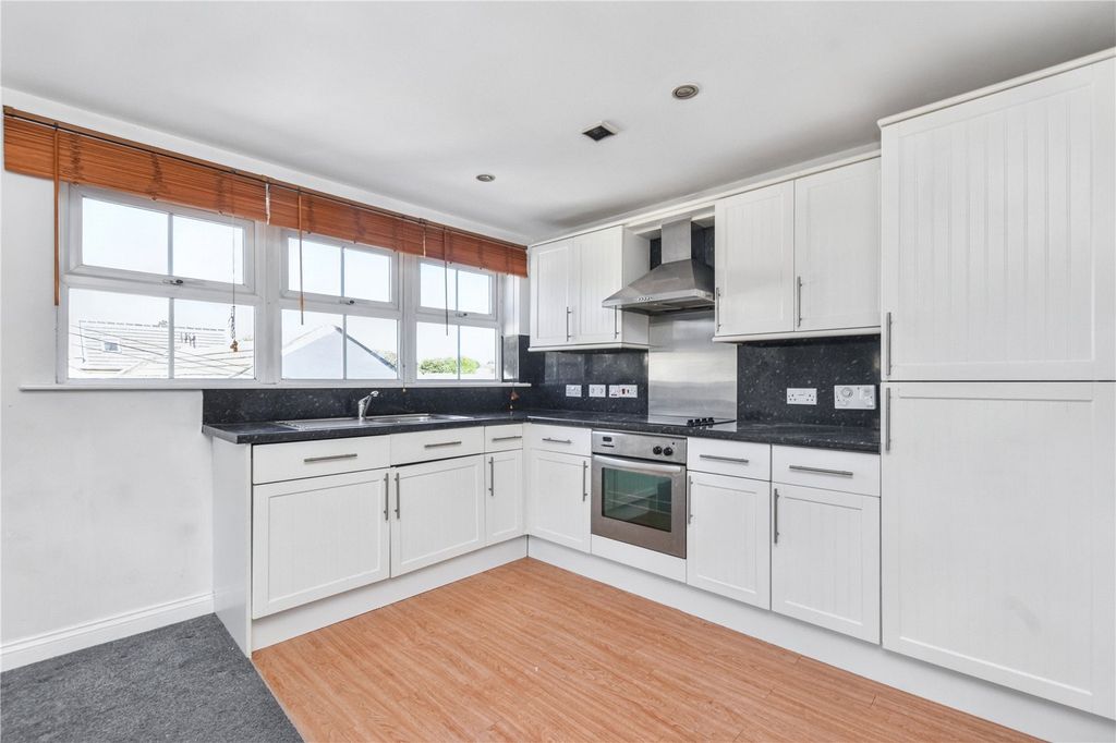 Property photo 2 of 11 Picture No. 18