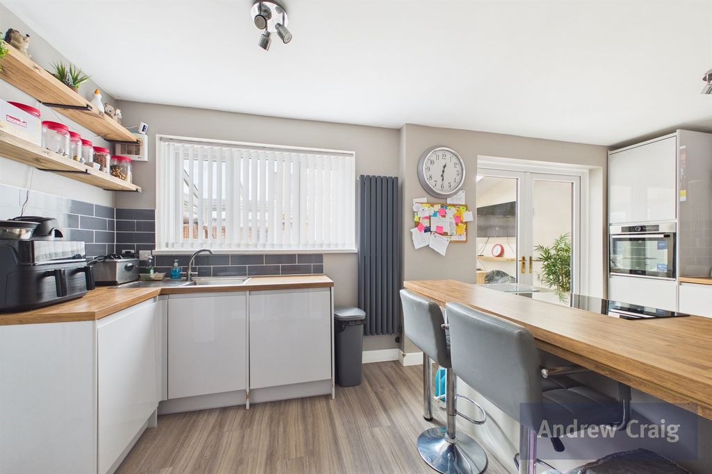 Property photo 3 of 21 Kitchen/Diner
