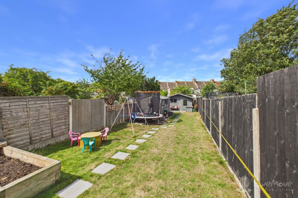 Property photo 3 of 17 Garden