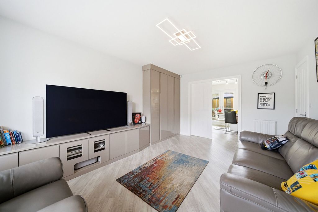 Property photo 2 of 41