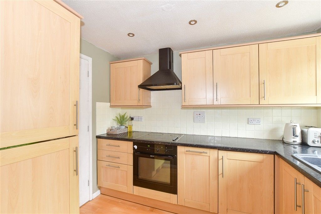 Property photo 3 of 11 Kitchen